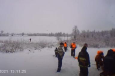 В Глубокском районе сотрудники МЧС спасли провалившегося под лед рыбака