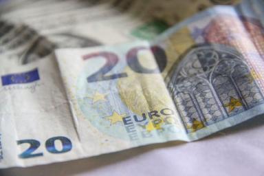 В Беларуси евро поскользнулся. А вот что случилось с долларом 4 января