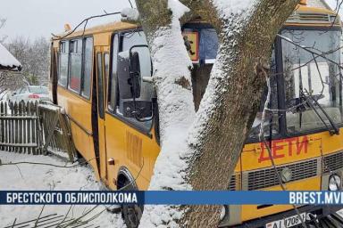 Школьный автобус попал в аварию в Брестском районе