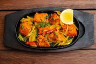 Как приготовить вкусную курицу с грибами в сметанном соусе: простой рецепт