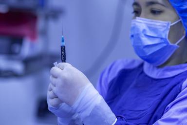 Bloomberg назвал причины доверять российской вакцине «Спутник V»      