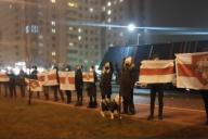 «Оттолкнул ногой, чтобы увеличить дистанцию». В МВД пояснили инцидент в минском дворе