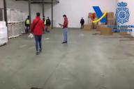 Жили в комнате без окон, телефоны отобрали: полиция нашла белорусов на подпольной фабрике в Испании    