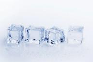 Как быстро заморозить лед в кубиках: 4 полезных рекомендаций