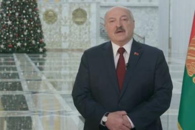 У нас нет времени идти назад: Лукашенко в новогоднем поздравлении предложил перевернуть страницу