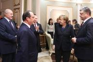 Ели сало: Лукашенко рассказал, чем угощал Путина, Меркель и Порошенко