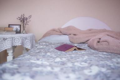 Кровать книга
