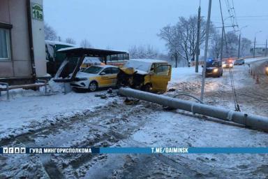 На Железнодорожной в Минске за пару минут случилось два серьезных ДТП: есть пострадавшие