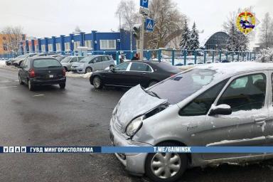 В Минске не поделили дорогу два «Ситроена»: пострадала 15-летняя