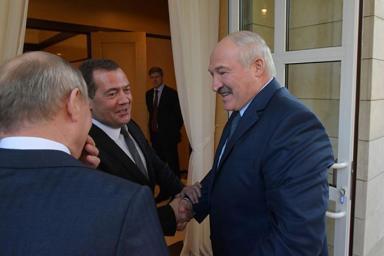 Медведев и Лукашенко поговорили по телефону