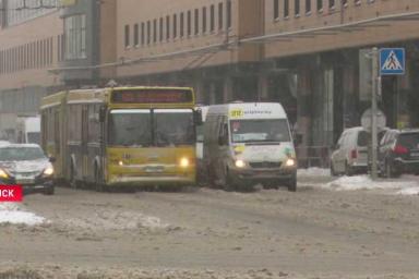 В Минске транспортный коллапс из-за снегопада: коммунальщики просят помощи у людей