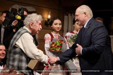 Лукашенко рассказал о новой схеме финансирования Купаловского театра