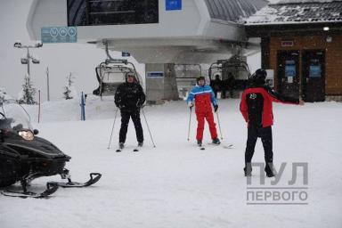 Аккуратней с палками: курьез произошел во время катания Путина и Лукашенко на лыжах