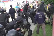 Омоновец показал видео со своего регистратора с акции протеста