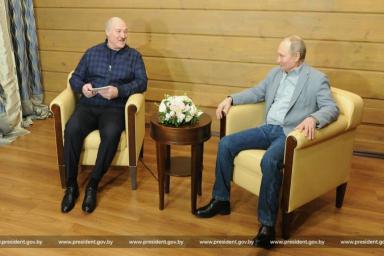 Лукашенко поблагодарил Путина за российские деньги