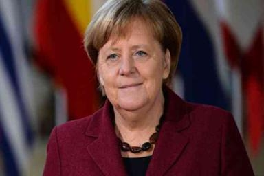 Меркель забыла надеть маску перед речью о COVID-19: ее реакция стала новым мемом