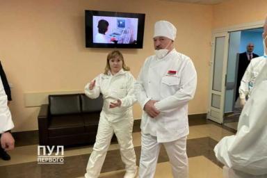 Лукашенко вместе с чиновниками снова пошел в «красную зону»