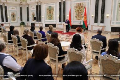 Лукашенко - женщинам: «Как бы мы ни кичились, как бы ни возводили себя в абсолют, мы все делаем ради вас»