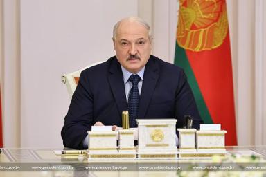 Лукашенко предупредил: Угрозы семьям, детям будут вырезаться калёным железом