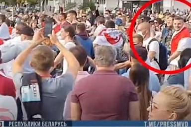 Улыбались, водили хороводы: в МВД показали «агрессивно настроенную толпу» белорусов