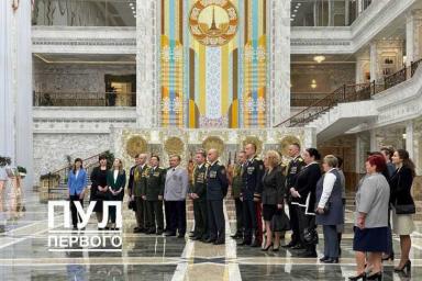 Сегодня Лукашенко будет вручать госнаграды: гости собираются во Дворце Независимости 