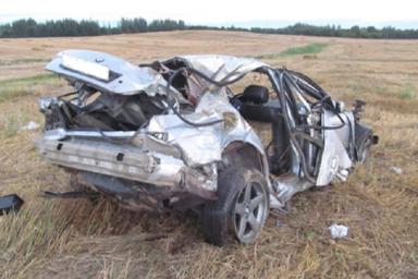 Пьяный белорус разогнал BMW до 165 км/ч и допустил занос: пассажиры погибли
