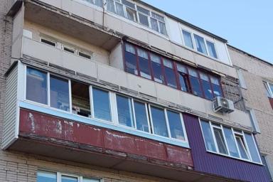 Суд насчитал минчанину 359 рублей за снятие флага с балкона