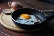 Как почистить сковороду от нагара