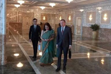 Лукашенко встречается с послом Индии в Беларуси
