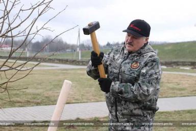 Лукашенко: «Мое любимое занятие — украшать землю и территорию»