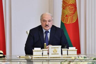 Лукашенко: Некоторые супермаркеты отказывались брать белорусские товары. Это надо выжигать каленым железом