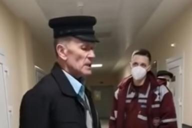 Стало известно, как наказали пациента, который из-за любви к Лукашенко ударил врача скорой 