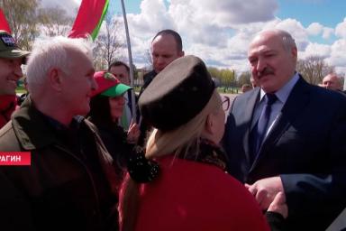 «Вы наш национальный герой»: что говорили жители Брагина Лукашенко 