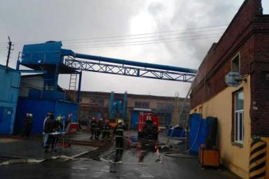 В Минске на заводе шестерен горит цех