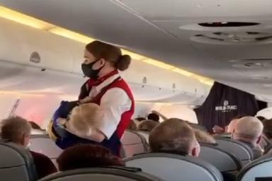 «Премию стюардессе!»: пассажирка показала, что произошло на борту Belavia
