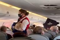 «Премию стюардессе!»: пассажирка показала, что произошло на борту Belavia