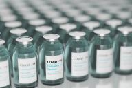 Привившимся от коронавируса американцам раздали марихуану