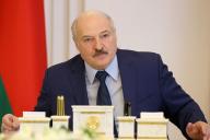 Лукашенко отказался прививаться от коронавируса