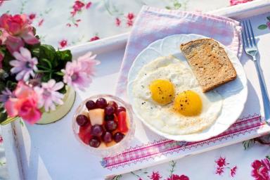 Диетолог опроверг миф о вреде холестерина в яйцах