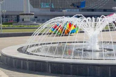 В Минске заработали фонтаны: можно ли в них купаться 
