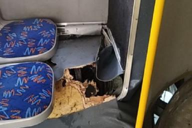Странная авария в Минске: плитка пробила дно автобуса и ударила пассажира