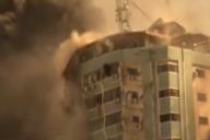 Армия Израиля ракетными ударами уничтожила 11-этажную высотку в Секторе Газа