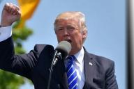 Трамп потребовал у Китая $10 трлн за создание коронавируса  