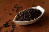 Зачем в стиральную машинку опытные хозяйки добавляют черный перец