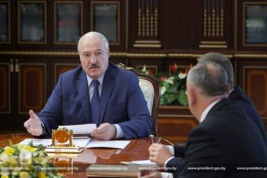 Лукашенко дал совет тем, кто хочет разъезжать на мерсе и жить в шоколаде