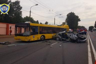 В Минске автобус столкнулся с BMW: погиб ребенок