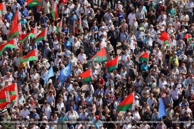 Пул Первого вспомнил, как год назад 65 тысяч белорусов собрались на митинг в поддержку Лукашенко