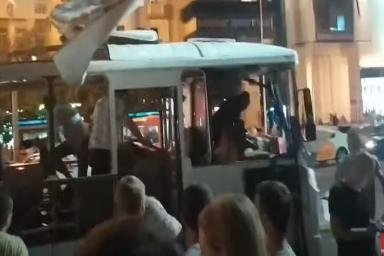 В Воронеже взорвался городской автобус с пассажирами. Момент взрыва попал на видео