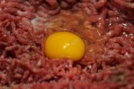 Какие продукты добавляют в фарш для котлет, чтобы улучшить вкус, а они его портят  