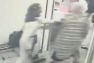 В Москве мужчина в женской одежде напал с топором на покупателей «Магнита»